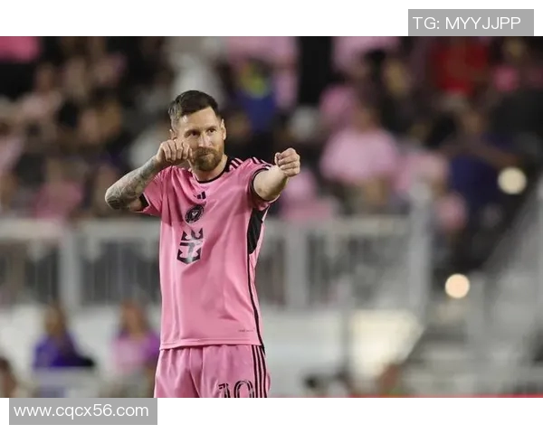 足球明星风采尽显帽子下的魅力与个性展示