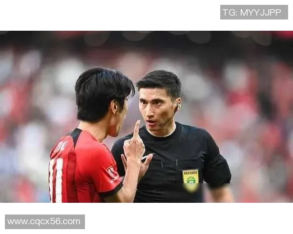 足球明星被恶搞犯规瞬间集锦笑点不断引发球迷热议