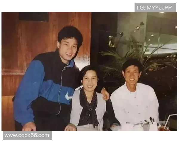 足球明星父子档揭秘:那些在绿茵场上共同闪耀的传奇人物 足球明星父子档揭秘:那些在绿茵场上共同闪耀的传奇人物
